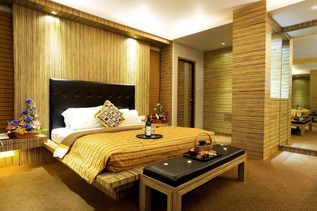 Hotel Maximillian Tanjung Balai Karimun Exterior photo